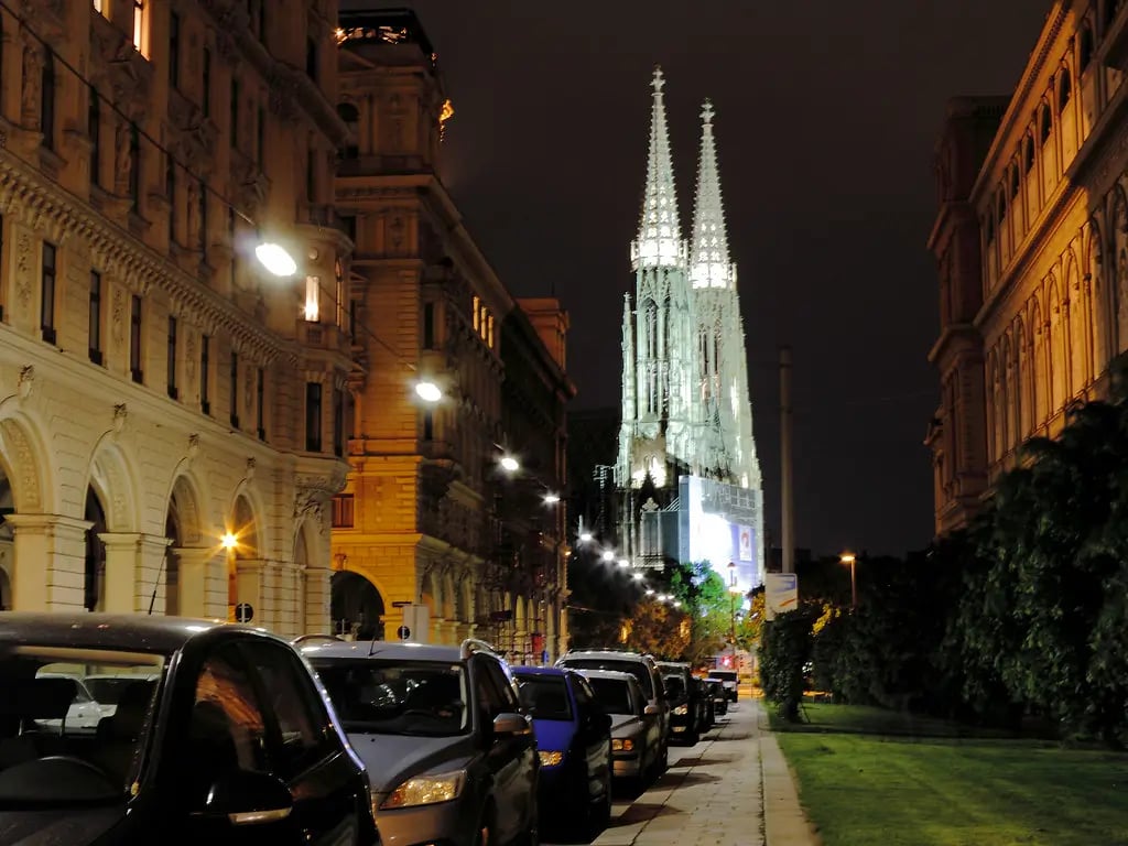01 - Votivkirche de Viena por la noche - Viaje a Viena
