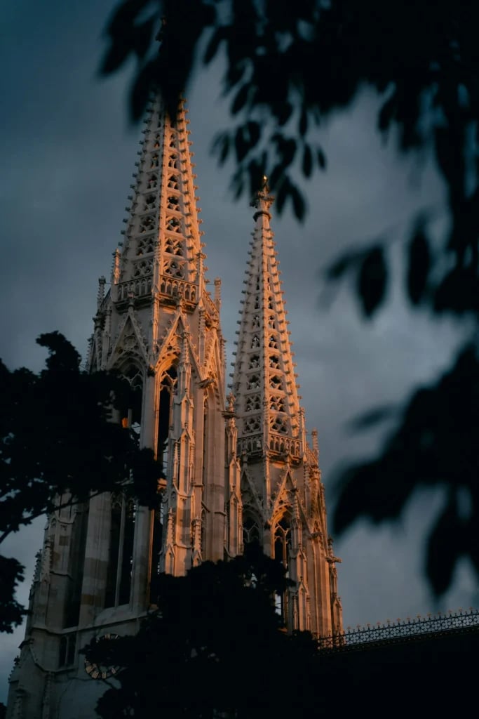 04 - Votivkirche de Viena vista detallada de las dos torres - Viaje a Viena